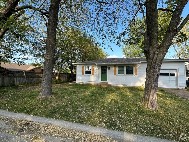 Building Photo - 2 bed, 1 Bath house in Bolivar, Mo! Call Q...