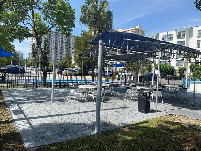 Photo - 17620 Atlantic Blvd Unit 518