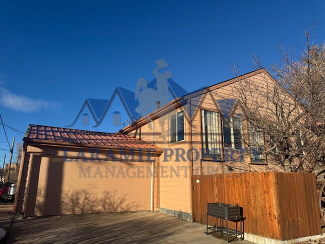 Photo - 709 E Sheridan St Condo Unit Upper