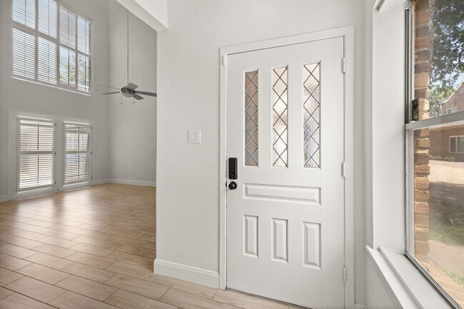Entry - 8103 N New Braunfels Ave #5