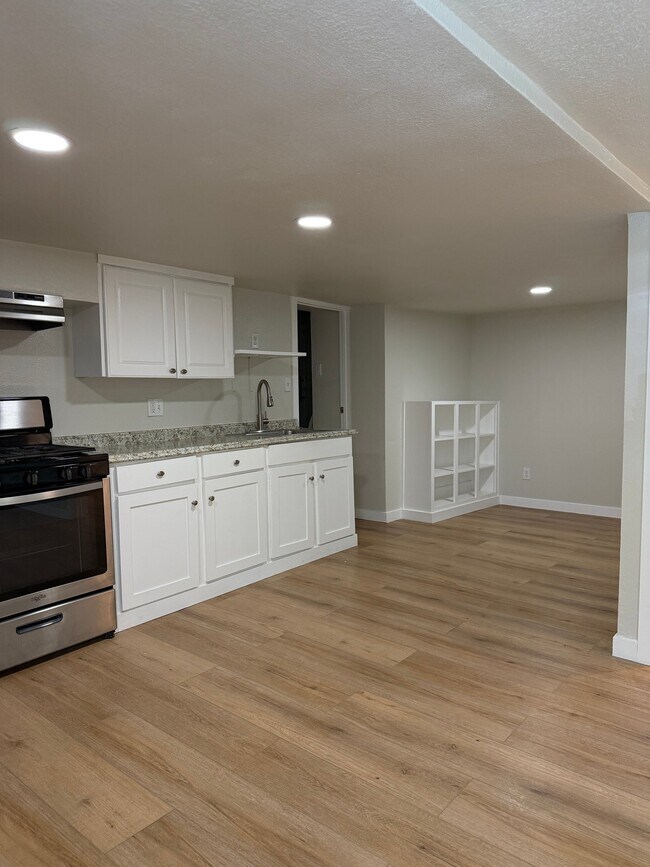 Building Photo - 472 Arleta Ave