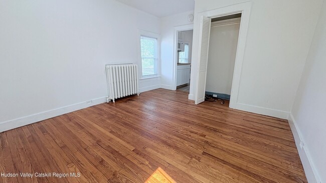 Photo - 834 Warren St