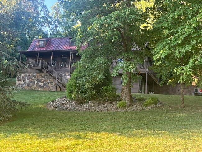 Photo - Large 2story in Kodak! Available Now!