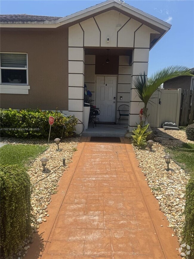 Building Photo - 798 NE 43rd St Rental