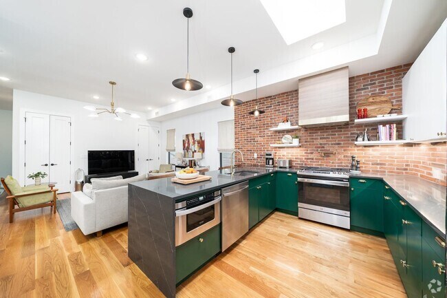Building Photo - 72 Lincoln St Unit 2 Rental
