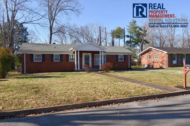 Photo - Charming 3bd ranch style home in Murfreesboro with large backyard!