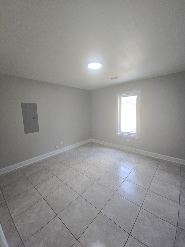 Photo - 141 Shelton St