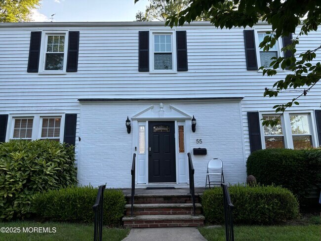 55 Pinewood Ave