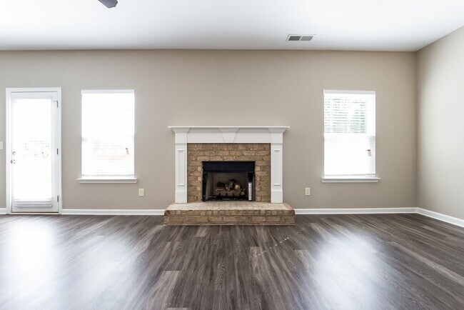 Photo - 326 Crescent Woode Dr