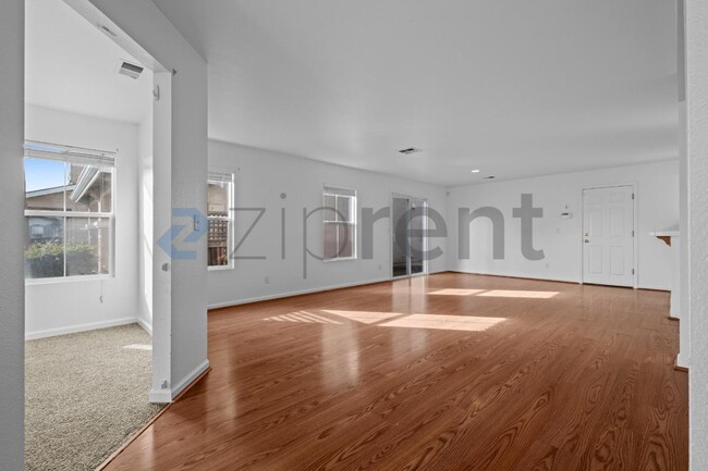 Photo - 3099 Puffin Cir