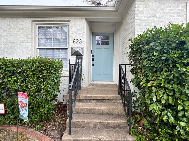 Photo - 823 W. Fifth Street