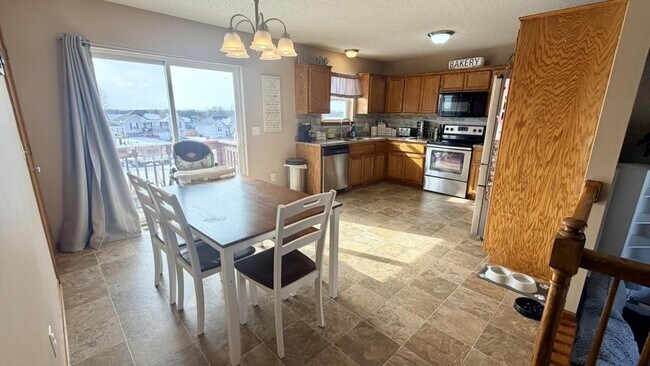 Photo - 2213 Larkspur