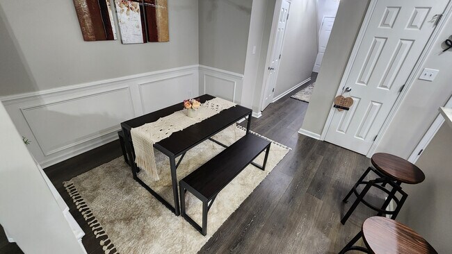 Room in Townhome on W Park Cir