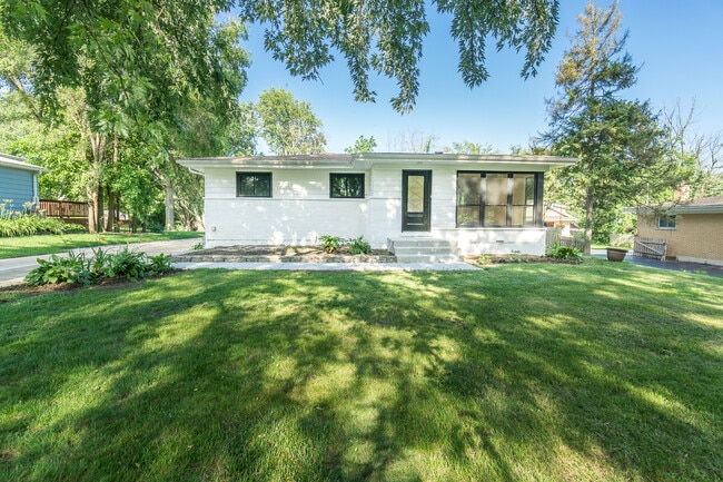 Photo - 1N555 Park Blvd House