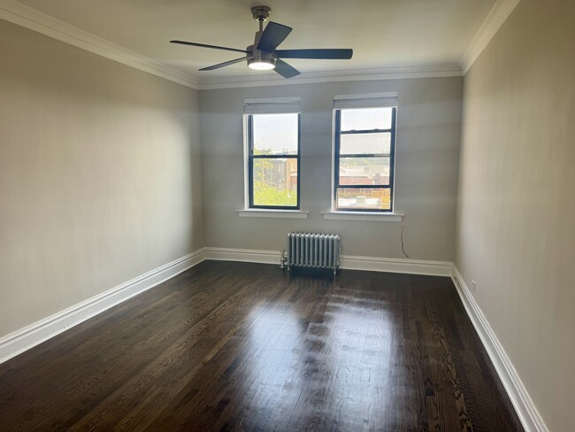 Photo - 3149 N Springfield Ave Unidad A6