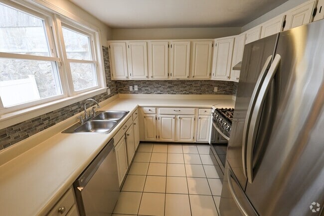 Building Photo - 8 Mt Calvary Rd Unit 8 Rental