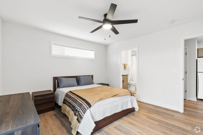 1 habitación, 1 baño - 704 pies cuadrados - Dormitorio - The Courtyard on 4th