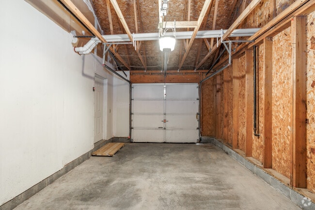 Todas las viviendas incluyen garajes. - 9035 South Riva Ridge Loop