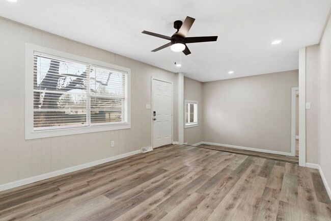 Photo - 4 Bedroom home 2 bath Available NOW!