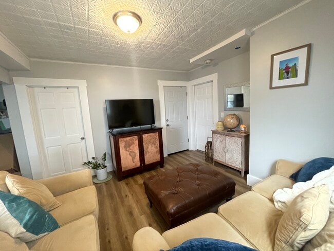 Building Photo - 188 Wilson St Unit 188-1