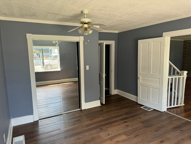 Photo - Cozy & Charming 3BR/2BA Home in Lenoir Cit...