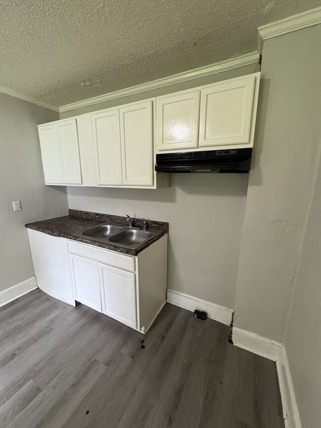 Photo - 503 Singletary St SE