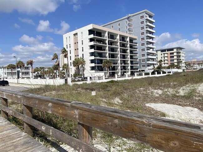 Photo - 275 1st St S