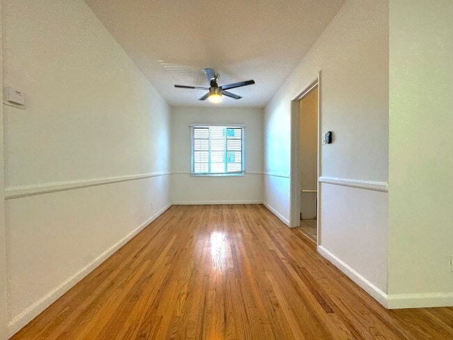 Photo - Top Floor Hollywood 1Bed/1Bath Walking Dis... Unit 1911.25