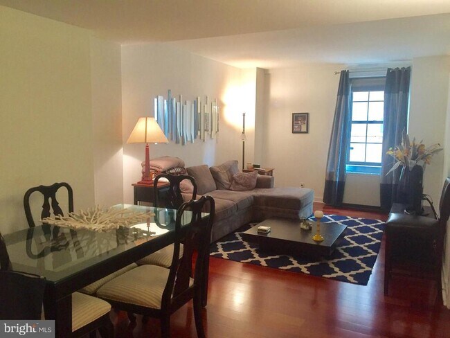 Photo - 219-29 S 18th St Apartamento Unidad 1005
