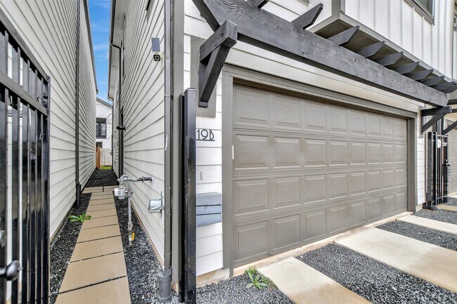 Photo - 119A E 43rd St Unidad B