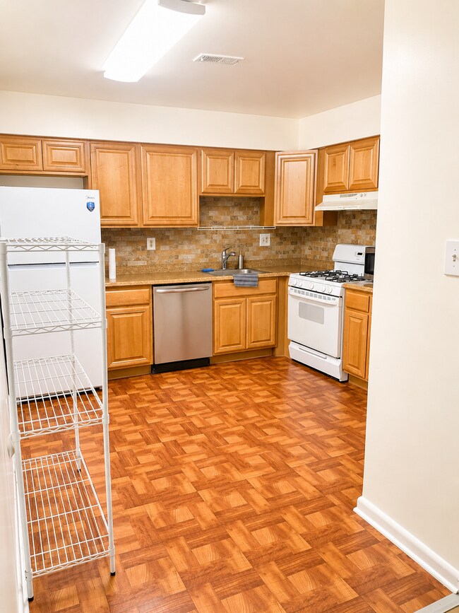 Photo - 15128 Beverly Dr Unit A