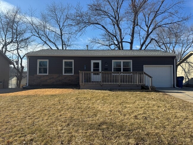 Building Photo - Spacious 4-Bed Ranch in Papillion–La Vista Schools