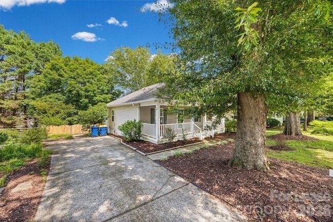 Photo - 215 6th St