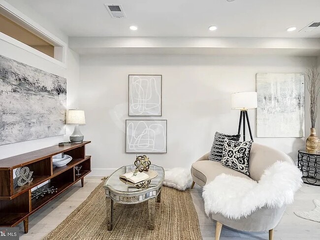 Photo - 2556 University Pl NW Unit 201