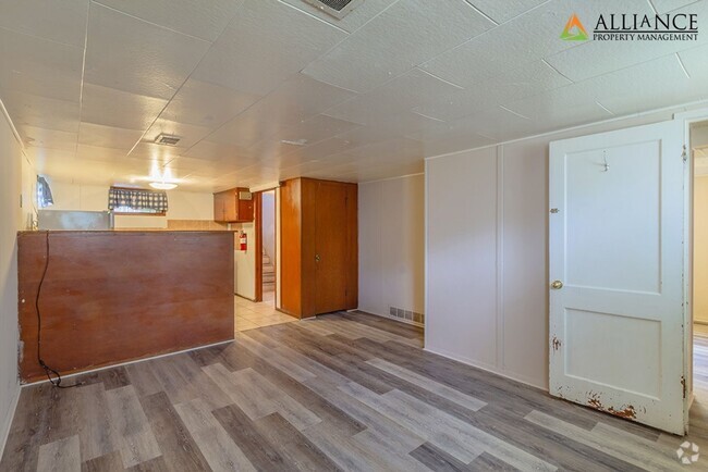 Building Photo - 1845 College Heights Rd Unit 02 (Bsmt) Rental