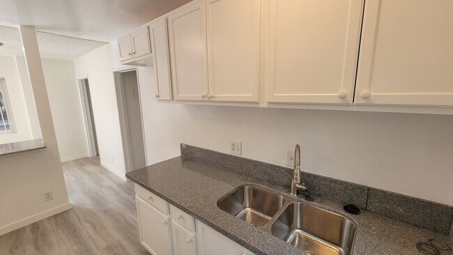 Photo - 13115 Oxnard St, Los Angeles, CA 91401 Unidad 15