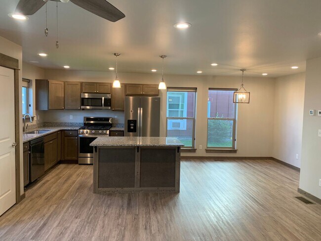 Photo - Beautiful 3 Bed, 2.5 Bath Large Townhome
