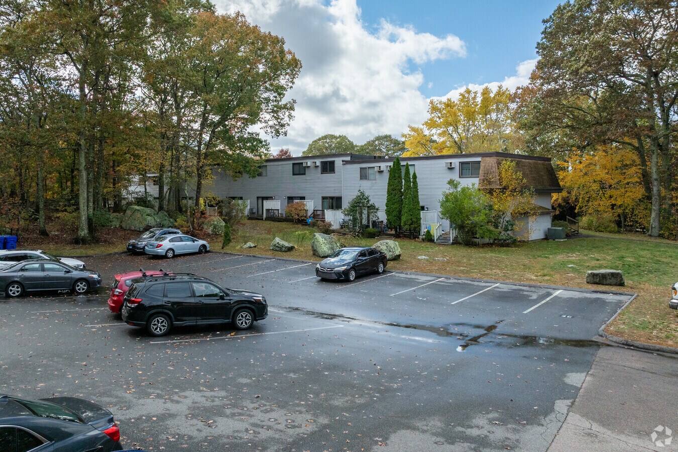 Alternate - Woodridge Condominiums