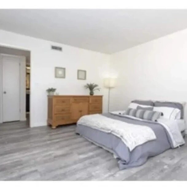 Photo - 66 Boundary Blvd Unidad 280 Rental