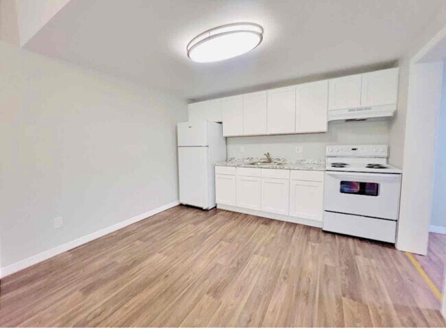 Photo - 2900 University Square Dr