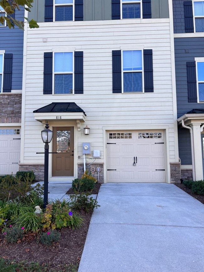 Photo - 818 Oval Park Ln