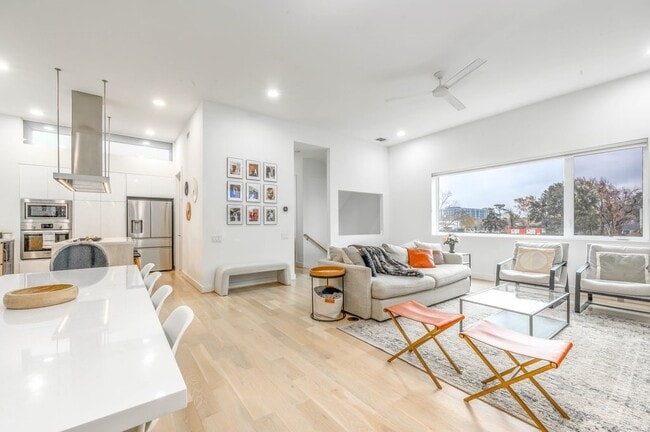 Building Photo - 1141 W 18th St