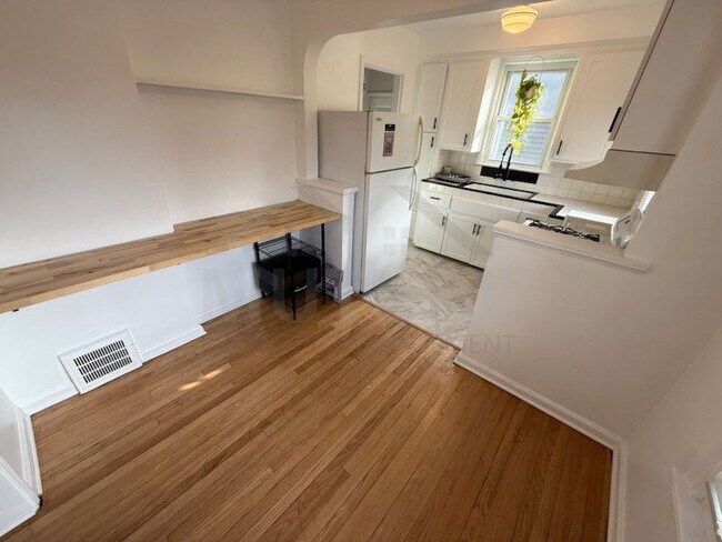 Photo - 774 Gardendale St