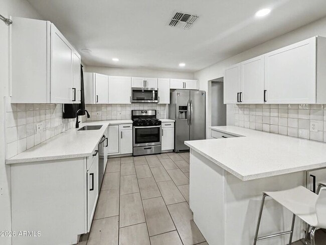 Photo - 1542 W 5th Pl