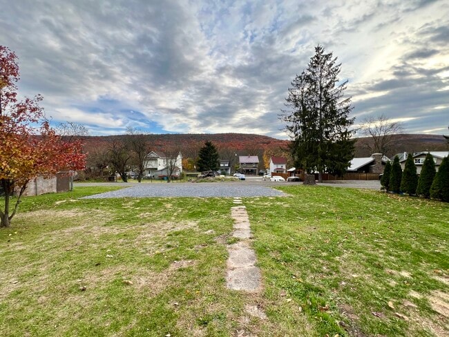 Photo - 425 Center St