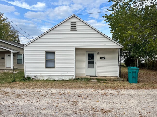 3 Bedrooms | 1 Bathroom | House - 3 Bedrooms | 1 Bathroom | House