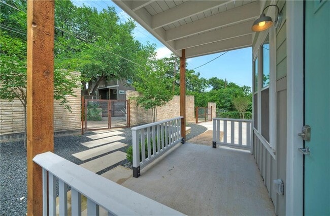 Photo - 1006 E 8th St