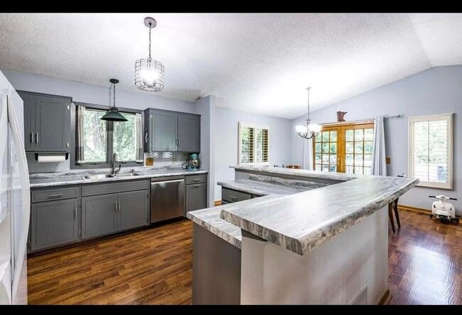 Photo - 14803 Peteler Ln