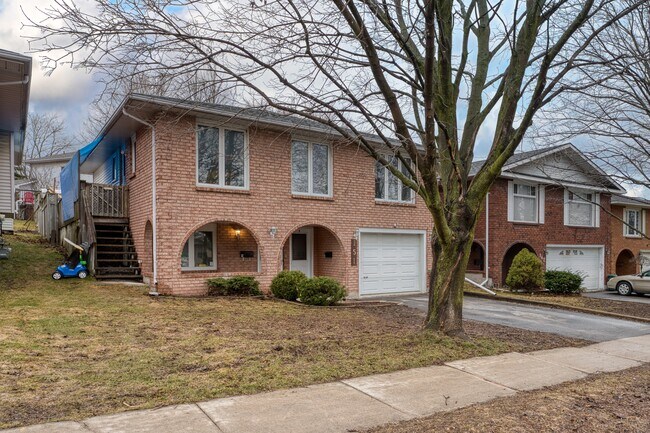 Photo - Renovated 2-Bed Lower Unit in Kingston | $2149 ALL-INCLUSIVE Unit 2