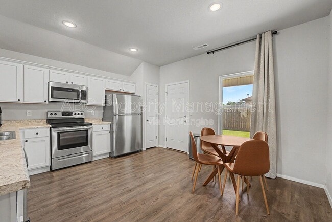 Photo - 946 E Sparrow Cir